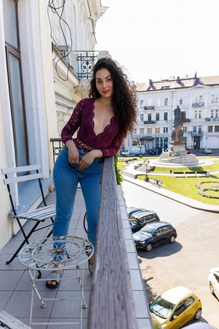 Электра Нуар: Натуралистичная красота на свежем воздухе