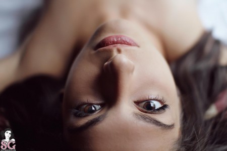 Изысканная Фелина: чувственные фотосеты в интерьере