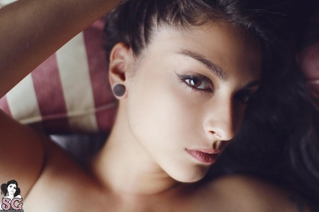 Изысканная Фелина: чувственные фотосеты в интерьере