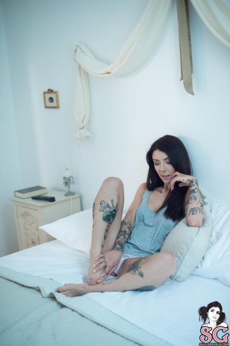 Интимная красота: девушка на фотосессии