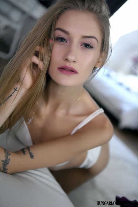 Блондинка Тиффани Татум в эротической фотосессии