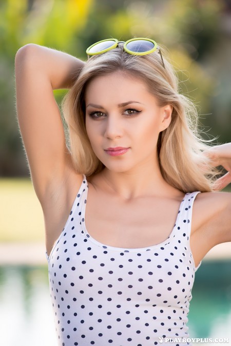 Соблазнительное летнее фото у открытого воздуха