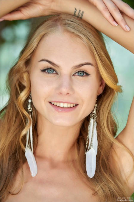 Соблазнительное летнее фото с Эрикой А