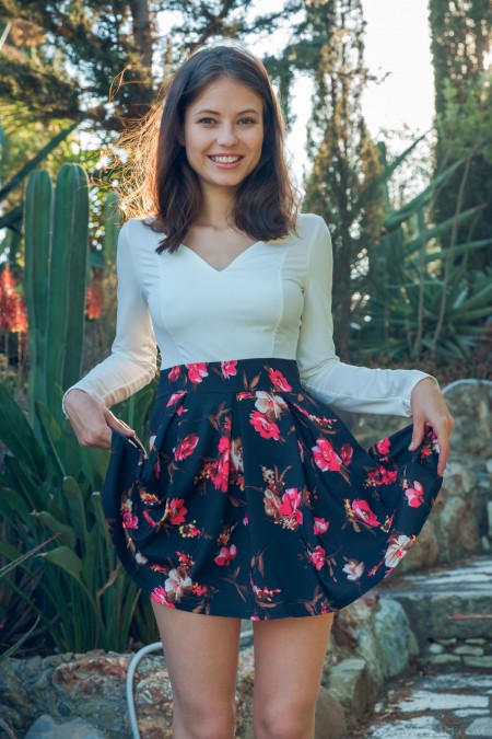 Эротическая фотосессия летнего сезона на природе