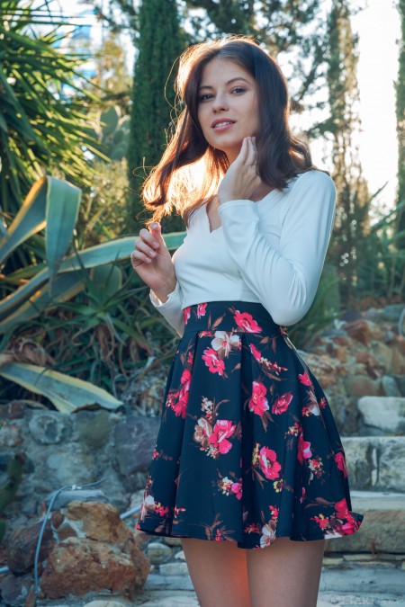 Эротическая фотосессия летнего сезона на природе