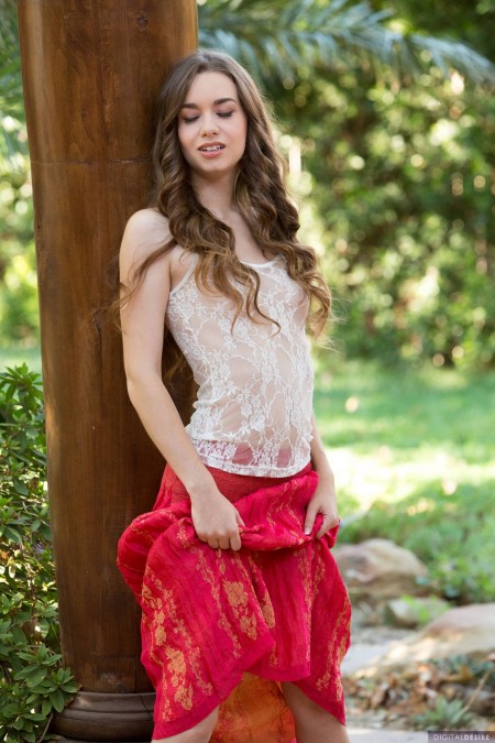 Летнее эротическое фото: Тали Дова