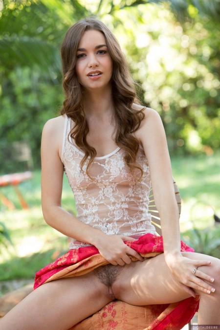 Летнее эротическое фото: Тали Дова