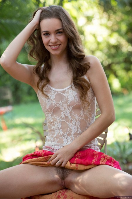 Летнее эротическое фото: Тали Дова