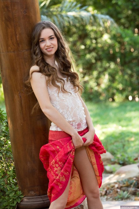 Летнее эротическое фото: Тали Дова