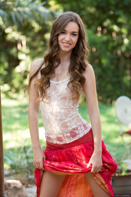 Летнее эротическое фото: Тали Дова