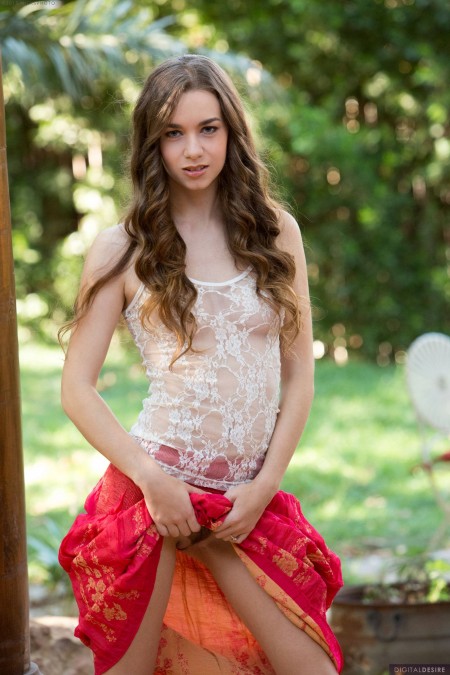 Летнее эротическое фото: Тали Дова