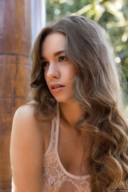 Летнее эротическое фото: Тали Дова