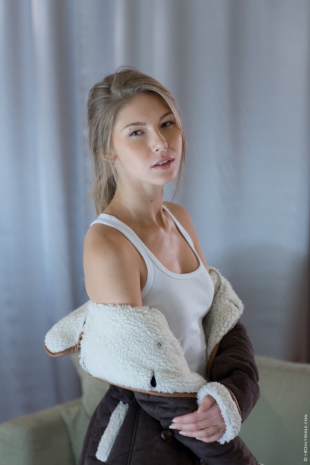 Счастливая блондинка: чувственность домашних фотосессий