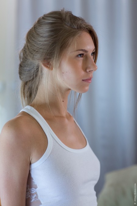 Счастливая блондинка: чувственность домашних фотосессий