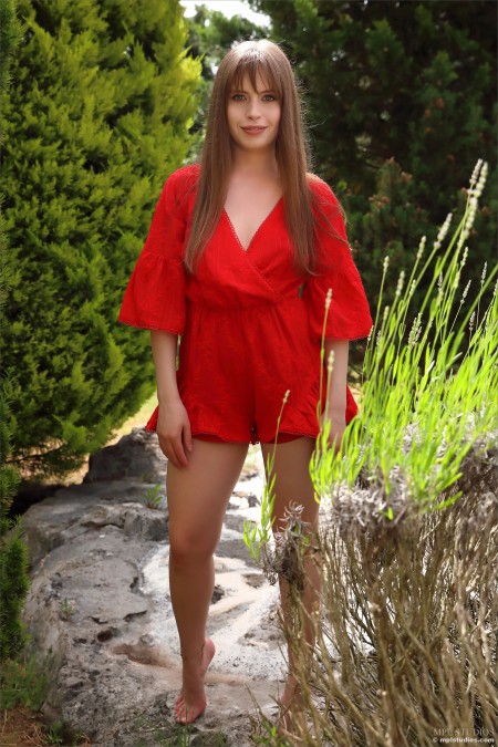 Летняя эротическая фотосессия на природе