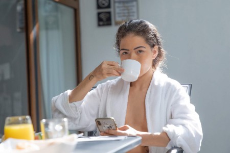 Летняя счастливая фотосессия модели