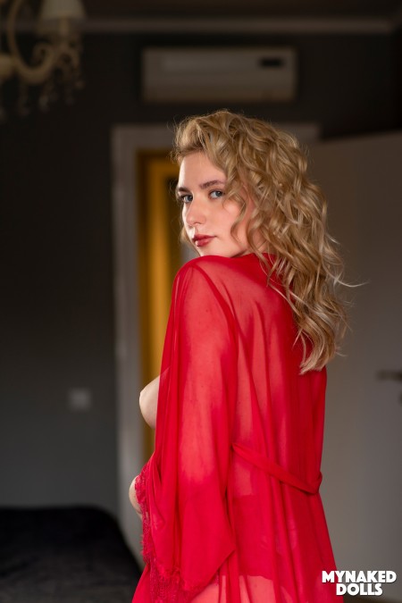 Блондинка Саша Бри: Мода, элегантность, очарование