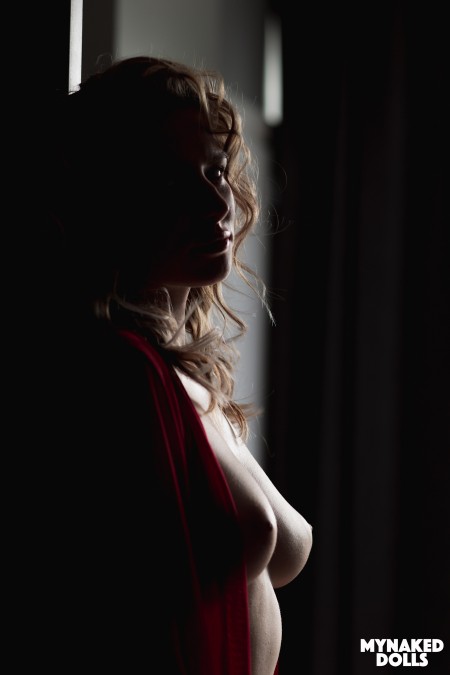 Элегантная блондинка Саша Бри на фотосете