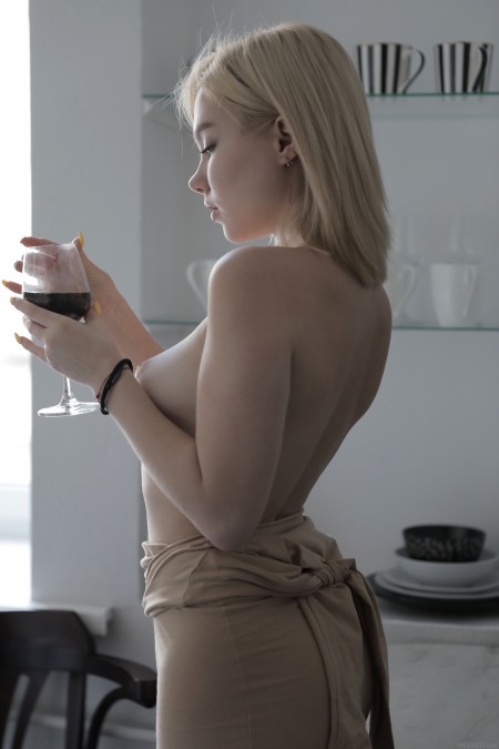 Соблазнительное шелковистое фото в спальне