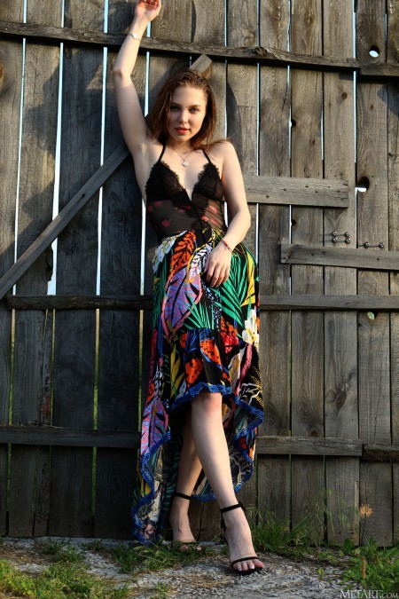 Летняя эротическая фотосессия с Скарлет Хансен