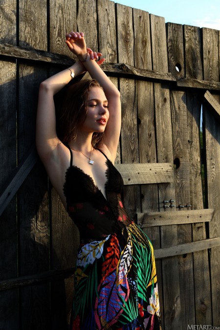 Летняя эротическая фотосессия с Скарлет Хансен