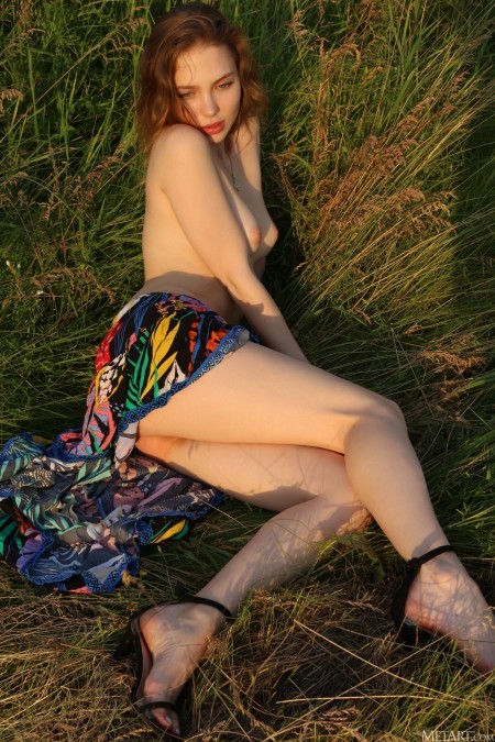 Летняя эротическая фотосессия с Скарлет Хансен