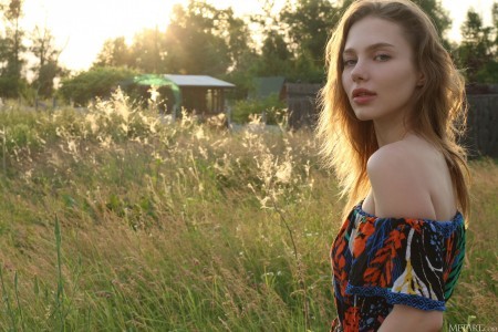 Летняя эротическая фотосессия с Скарлет Хансен