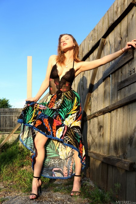 Летняя эротическая фотосессия с Скарлет Хансен