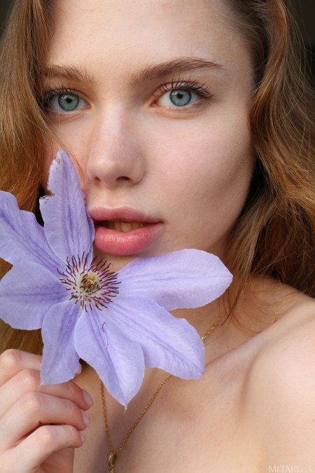 Летняя эротическая фотосессия с Скарлет Хансен