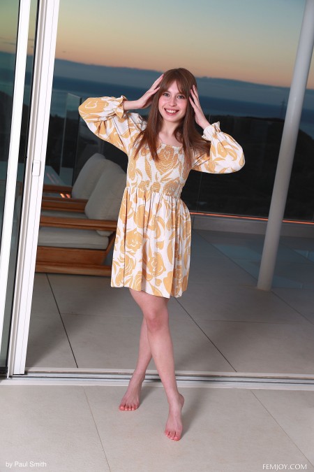 Летнее веселье: девушка Аристея в элегантном наряде