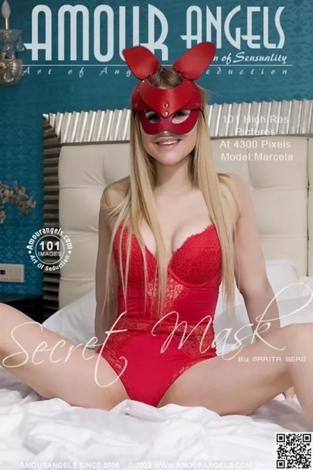 Соблазнительные очарование Марселы на кровати