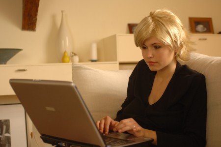 Соблазнительная бизнес-леди внутри иллюстраций