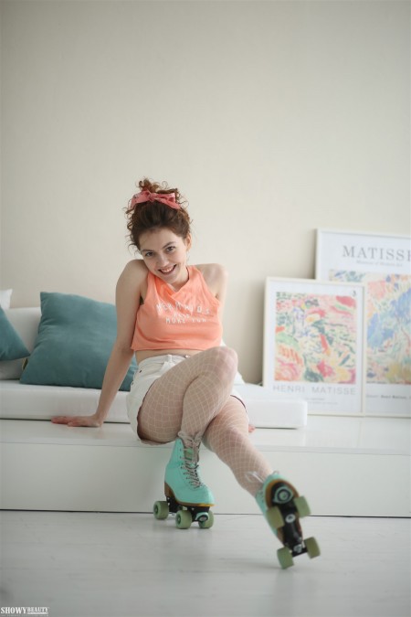 Веселая и игривая Сьюзи А в фотосете