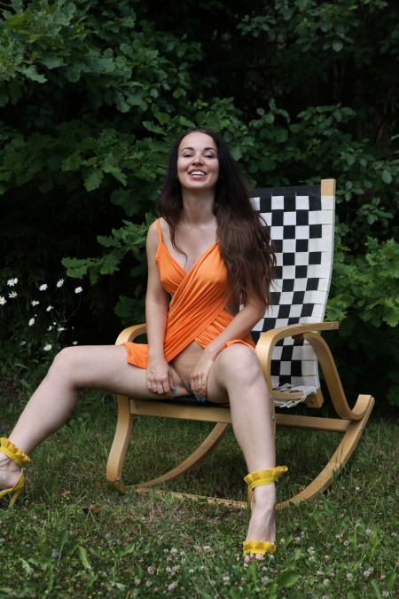 Чувственная летняя фотосессия в природе