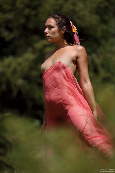 Летняя чувственная красота Елены Генери