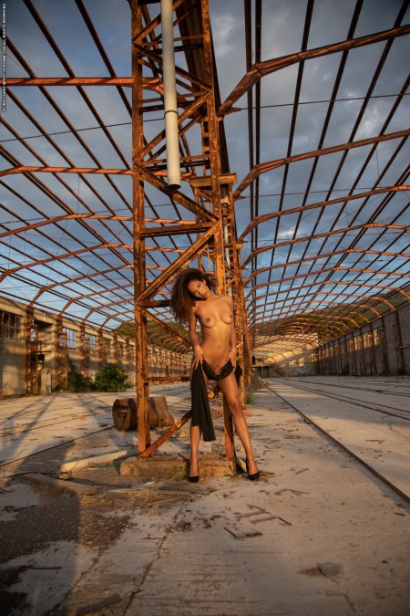 Летнее чувственное фото показ модели