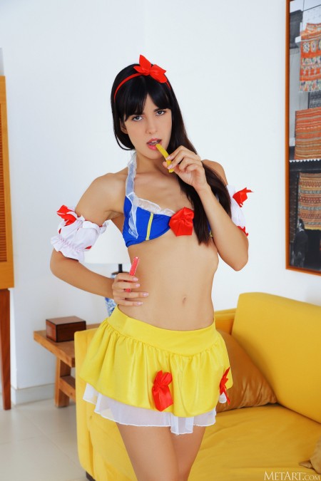 Лени Doll: милая чувственность в спальне