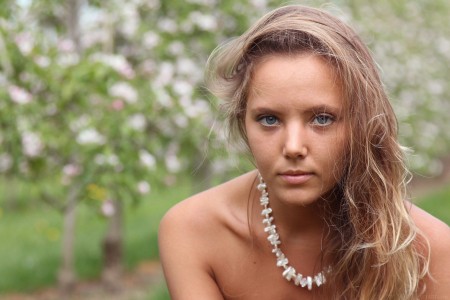 Счастливая летняя фотосессия в природе