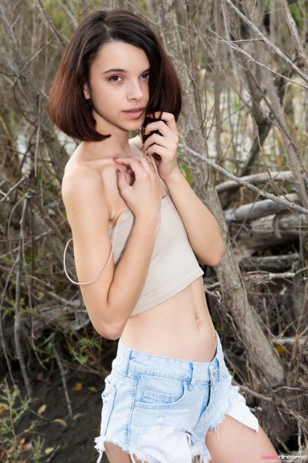 Летняя радость: модель в природе