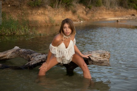 Летнее сексуальное фотосет на природе