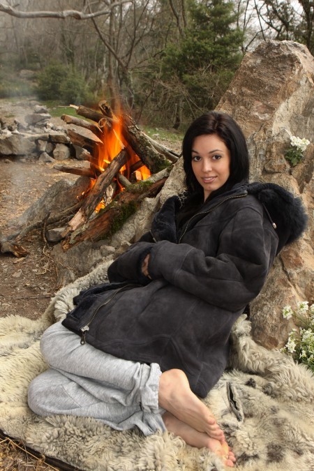 Летнее счастье: эротическая фотосессия в природе