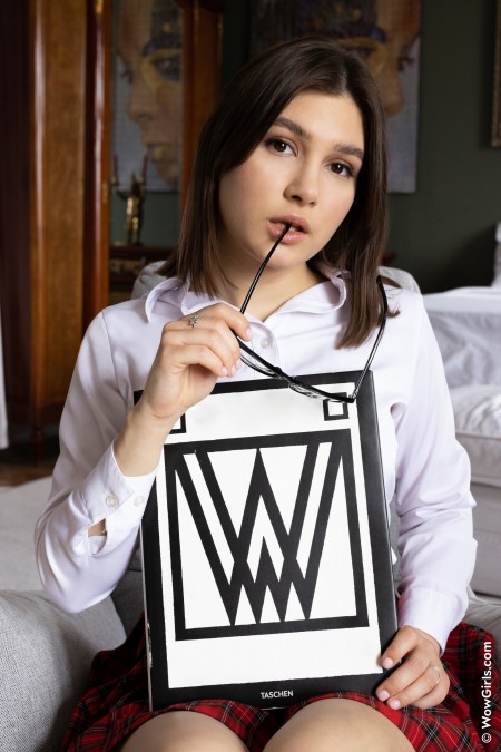 Элли Луна: образованная бизнес-леди