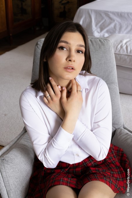 Элли Луна: образованная бизнес-леди