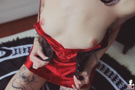 Обворожительная Baby Ghoul: домашняя эротика