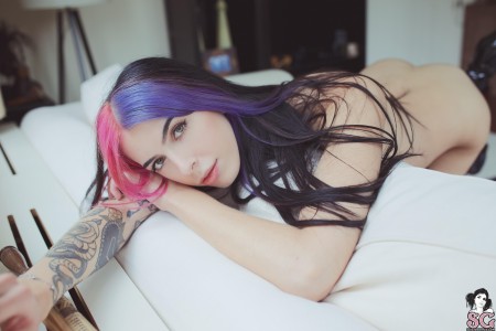 Обворожительная Baby Ghoul: домашняя эротика