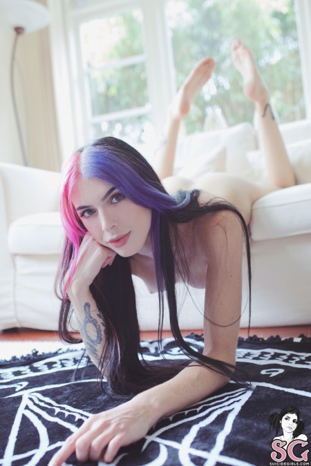 Обворожительная Baby Ghoul: домашняя эротика