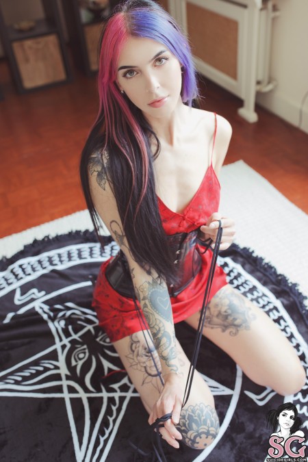 Обворожительная Baby Ghoul: домашняя эротика