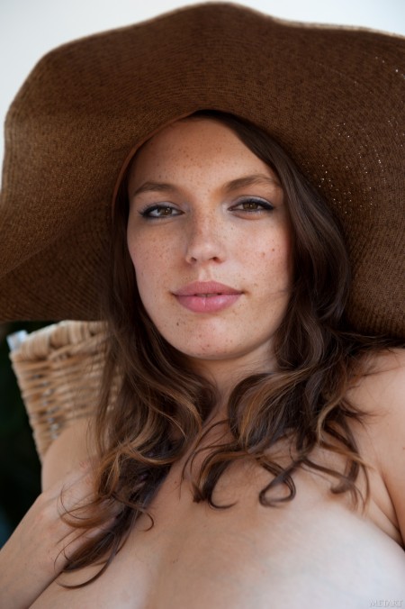 Летняя элегантность: фотосессия на природе