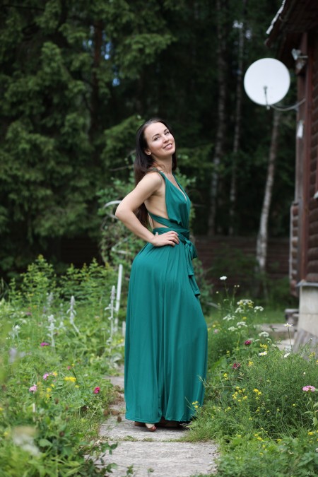 Летняя элегантность: Николь В в природе