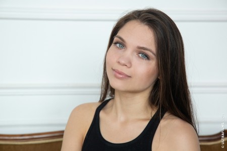 Адриана Фоун: чувственная фотосессия внутри